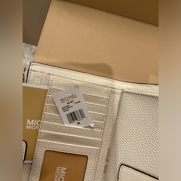 NWT Michael Kors Wristlet/Wallet - Picture 6 of 9